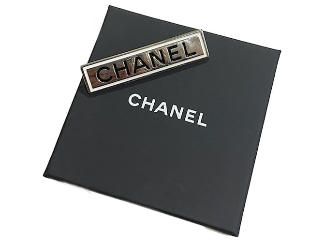 CHANEL Alfinetes e broches T. Metal Dourado  ref.1370239