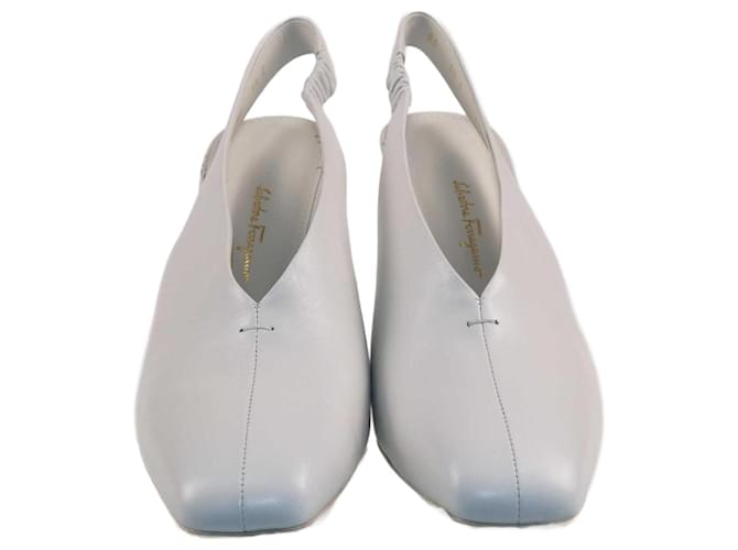 Salvatore Ferragamo Escarpins à bride arrière Sloane blancs Cuir  ref.1370345