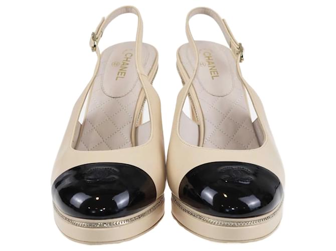 Chanel – Slingback-Pumps mit ineinandergreifendem CC-Logo in Schwarz/Beige Leder  ref.1370906