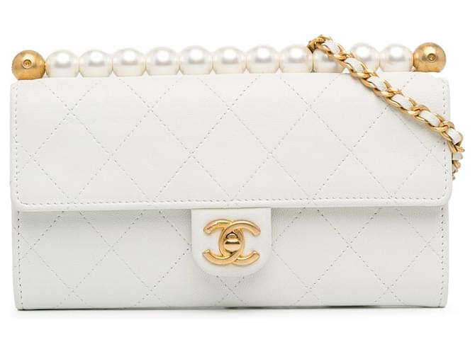 Wallet On Chain Portefeuille Chanel Perles Chic en Cuir de Chèvre Blanc sur Chaîne  ref.1371897