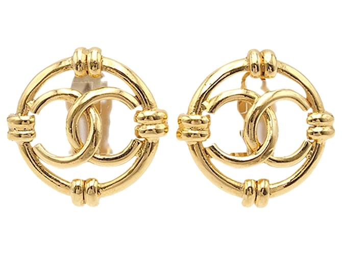 Chanel Gold CC Clip On Earrings Golden Metal Gold-plated  ref.1371915