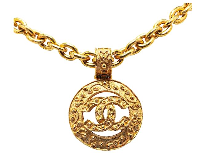 Chanel Gold CC Logo Pendant Necklace Golden Metal Gold-plated  ref.1371917