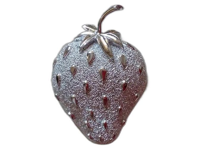 Autre Marque Erdbeere Brosche aus Rhodiniertem Metall Silber