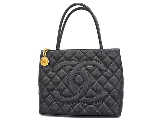 Medaillon Chanel Médaillon Preto Couro  ref.1373852