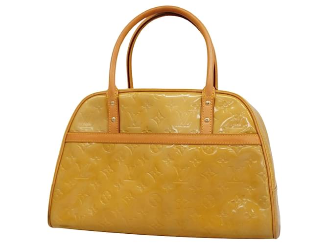 Louis Vuitton Tompkins Square Bege Couro envernizado  ref.1374577