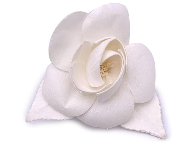 Broche de Chanel Blanco Lienzo  ref.1375475