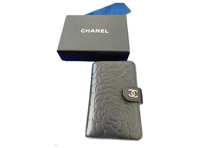 Chanel Geldbörse Kamelie Schwarz Leder  ref.1375605