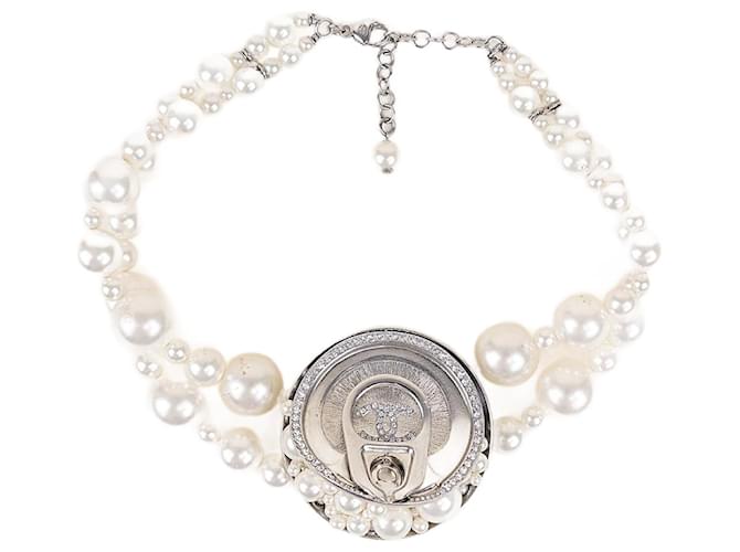 Chanel Gargantilha com pérolas artificiais e lata de sopa de cristal Branco Metal  ref.1375719