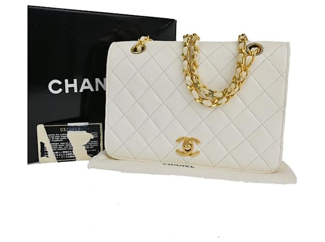 Chanel Matelassé Branco Couro  ref.1375839