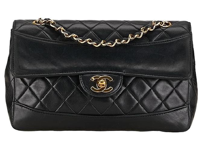 Chanel CC Timeless Flap Bag Umhängetasche aus Leder in gutem Zustand  ref.1376025