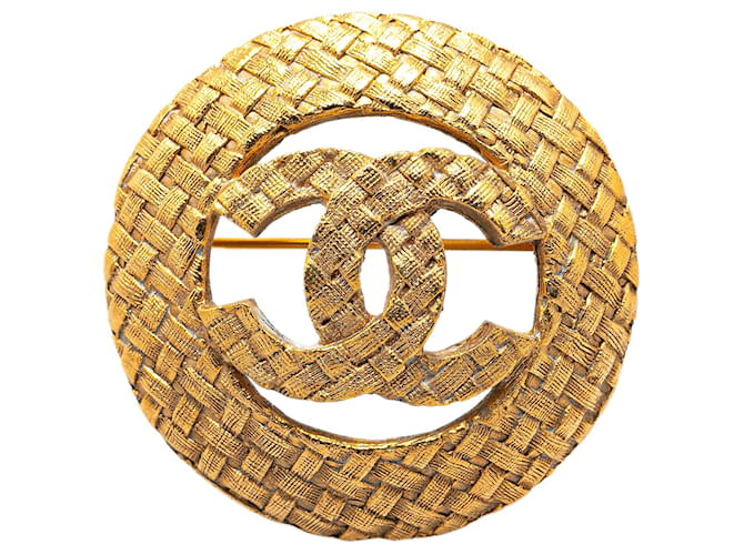 Broche Chanel Gold CC Dourado Metal Banhado a ouro  ref.1376230