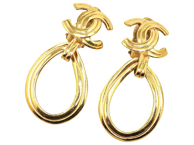 Boucles d'oreilles pendantes à clip Chanel Gold CC Métal Plaqué or Doré  ref.1376233