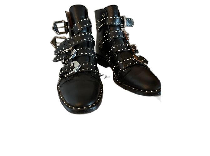 Stivali Givenchy con borchie e cinturini multipli Black