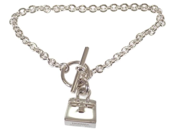 Hermès Bracciale Hermes in argento con amuleto Kelly e catena in metallo in buone condizioni  ref.1376844