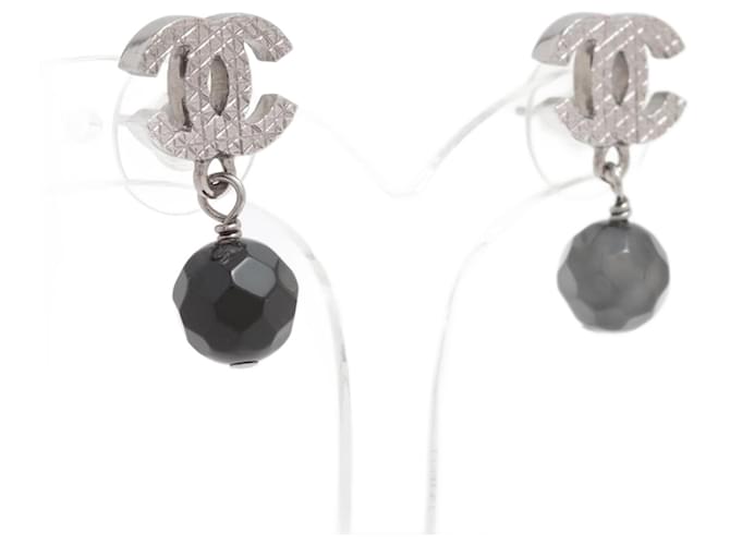 Chanel Boucles d'oreilles pendantes CC en strass argenté  ref.1376982