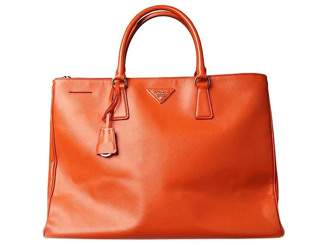 Prada Große Galleria-Tasche aus Saffiano-Leder in Orange mit Tragegriff  ref.1377017