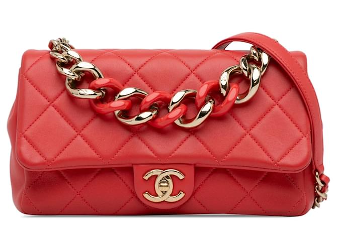 Chanel Rote kleine Lammleder-Einzelklappe mit eleganter Kette  ref.1377126