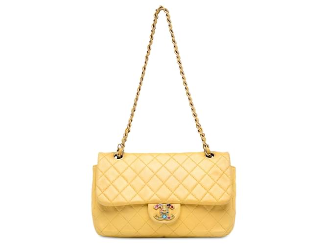 Chanel Amarelo Médio Clássico Pele de Cordeiro Preciosa Aba Única Couro  ref.1377162