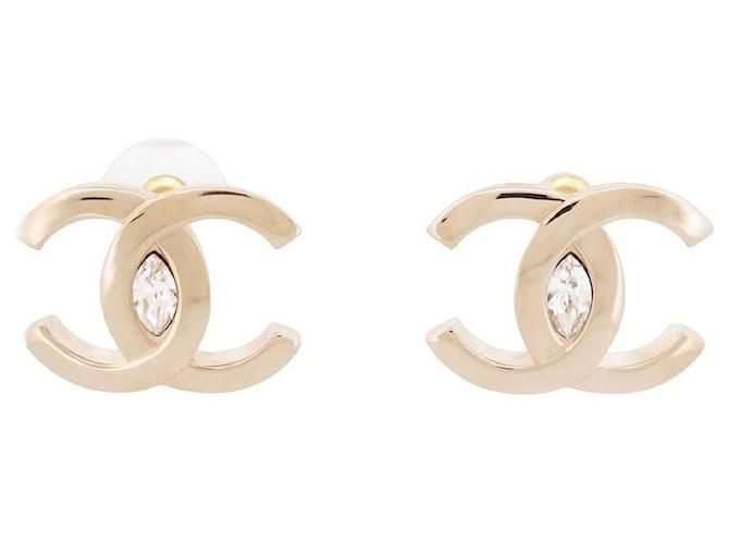 NEUF BOUCLES D'OREILLES CHANEL LOGO CC STRASS METAL DORE NEW EARRING Métal Doré  ref.1377759