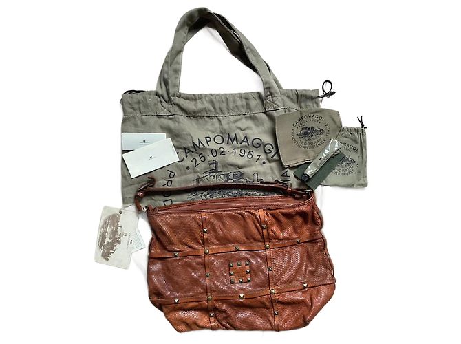 Bolsa de ombro única Campomaggi em couro cor conhaque.