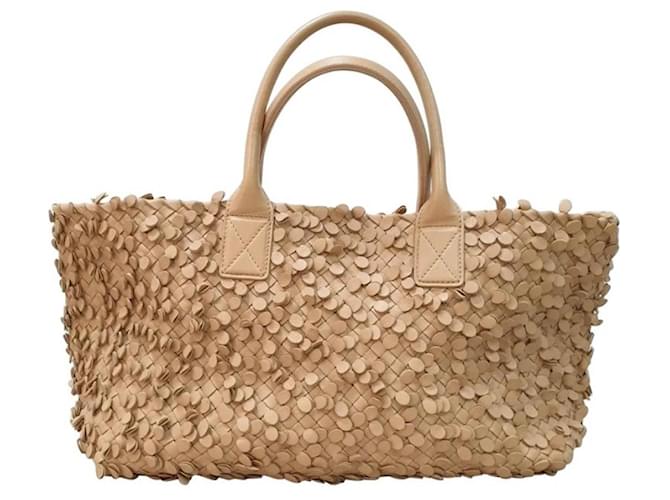 Bottega Veneta Limited Tan Poussin Paillettes Cabat Tote

Bottega Veneta Limited Tan Poussin Paillettes Cabat Tote Beige Leder  ref.1379663