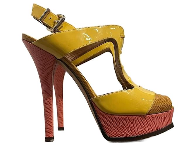 FENDI  Sandals T.EU 40 Leather Yellow  ref.1380028