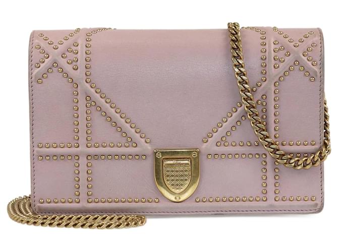 Christian Dior Dior Lilac Diorama Geldbörse mit Kette und Nieten Leder  ref.1381252