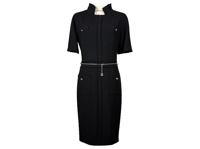 Chanel Novo vestido preto de tweed com cinto de pérolas e joias. Lã  ref.1381672