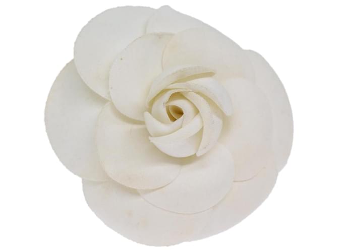 CHANEL Broche Fleur Toile Blanc CC Auth am6242  ref.1382324