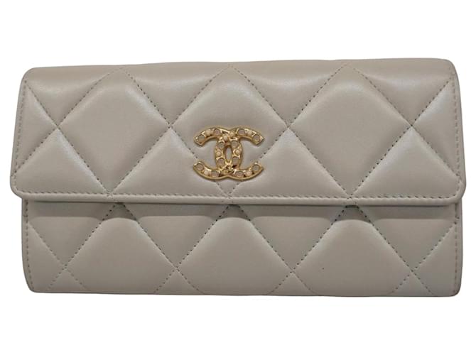 Chanel Chanel 19 Cinza Couro  ref.1382541