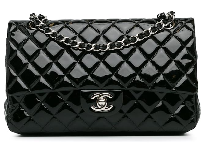 Solapa forrada de charol clásica mediana negra Chanel Negro Cuero  ref.1383510