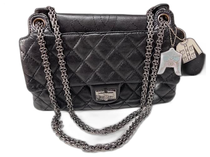 Chanel Handbags Black Leather  ref.1385804