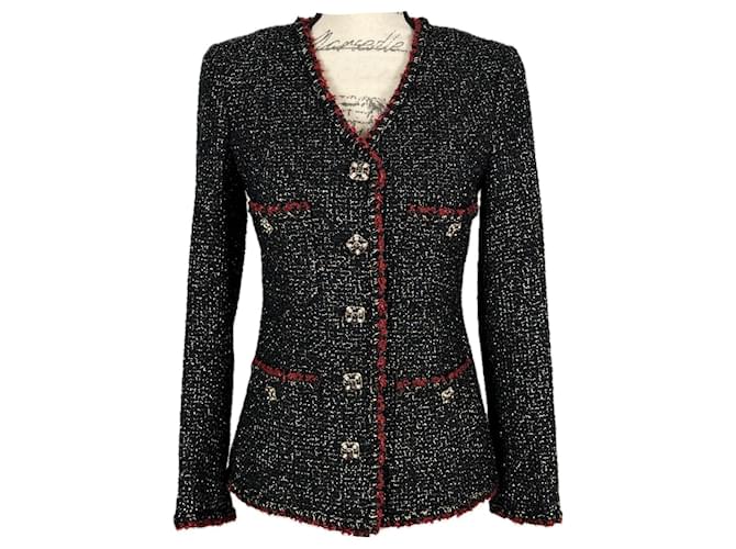Chanel Nueva chaqueta de tweed negra con botones de joya de CC legendarios. Negro  ref.1386254