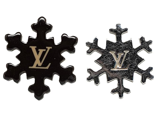 Broche de floco de neve Louis Vuitton prateado Prata Metal  ref.1387383