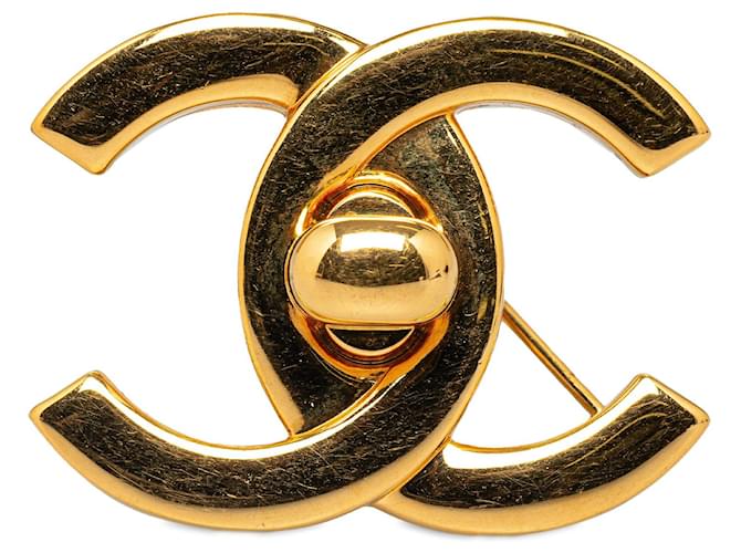 Broche Chanel CC Turn-Lock em ouro Dourado Metal  ref.1387399