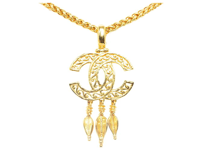 Goldfarbene Halskette mit Chanel-CC-Anhänger Golden Gelbes Gold  ref.1387457