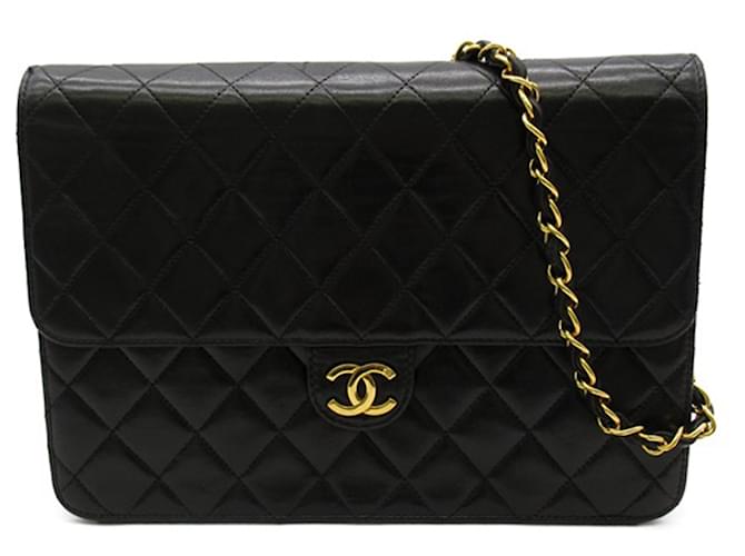 Sac bandoulière à rabat unique en cuir d'agneau matelassé CC Chanel noir  ref.1387484