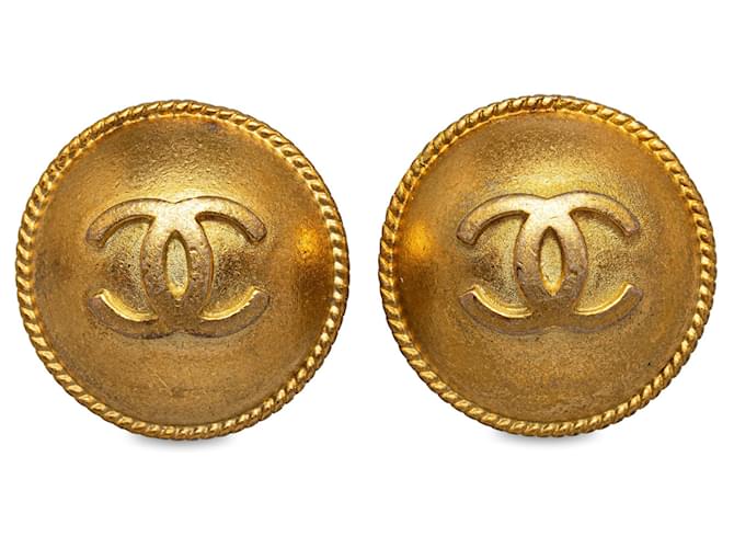 Clipe Chanel CC dourado em brincos Banhado a ouro  ref.1387514