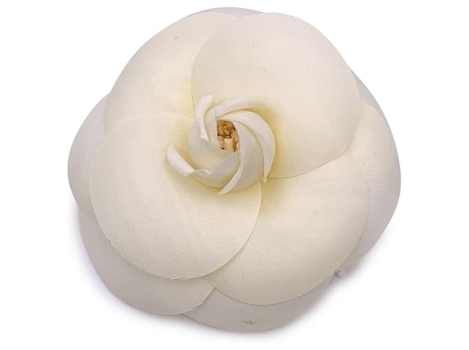 Chanel Broche de camelia de flor de camelia de tela blanca vintage Pin Blanco Lienzo  ref.1387569