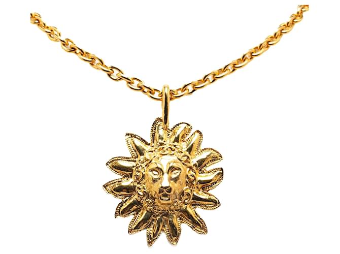 Collar con colgante de medallón Chanel Lion Burst Collar de metal en buen estado  ref.1387616