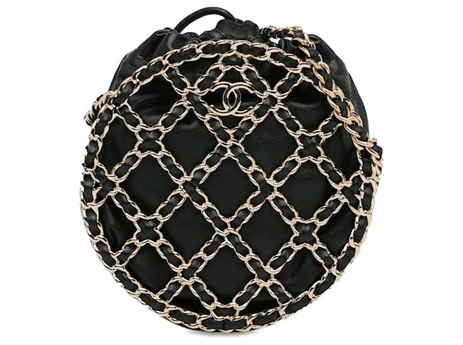 Bandolera Chanel de piel de cordero negra con cadena enjaulada redonda alrededor Negro Cuero  ref.1387773