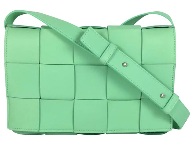 Casete Bottega Veneta Verde Verde oliva Cuero Becerro  ref.1387867