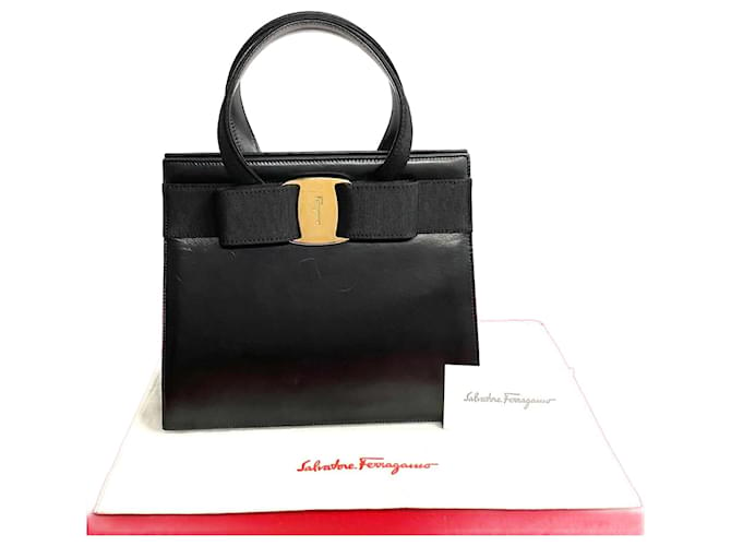 Sac à main en cuir Vara Bow de Salvatore Ferragamo, sac en cuir BA-21 4178 en très bon état  ref.1387979