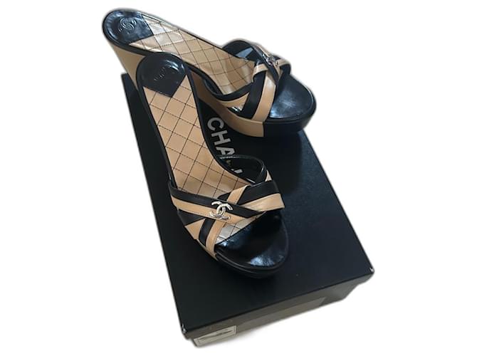 Chanel Wedge mules Black Beige Leather  ref.1388036