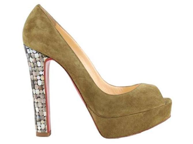 Christian Louboutin Talons en daim Kaki  ref.1388239