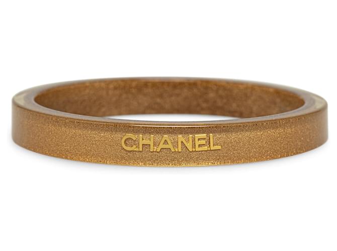 Goldfarbenes Chanel-Armband mit Logo und Glitzerharz Golden  ref.1388425