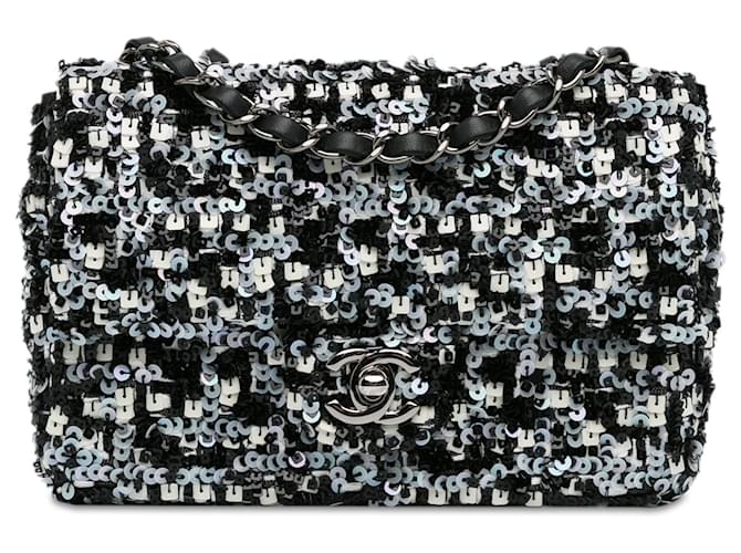 Borsa a tracolla con patta singola Mini Chanel nera in pelle di agnello con paillettes Nero  ref.1388448