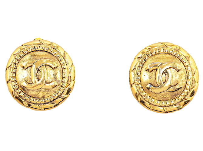 Clipe Chanel CC dourado em brincos Banhado a ouro  ref.1388491