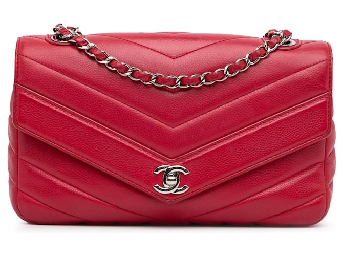 Sac à bandoulière à rabat avec enveloppe rouge Chanel Medium Caviar Chevron Data Center Cuir  ref.1388557