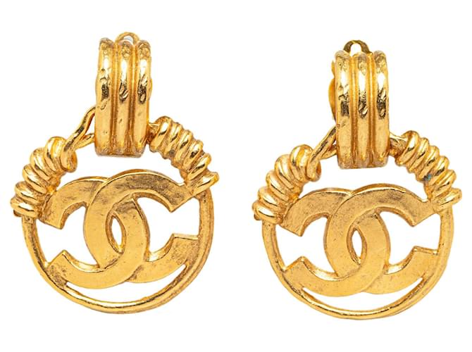 Gold Chanel CC Clip On Earrings Golden Gold-plated  ref.1388725
